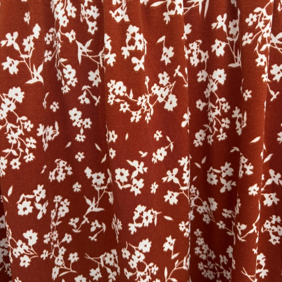 Gilli Rust Color w/White Floral Pattern Women's Small Top Nice Weight Oversized - Picture 9 of 9